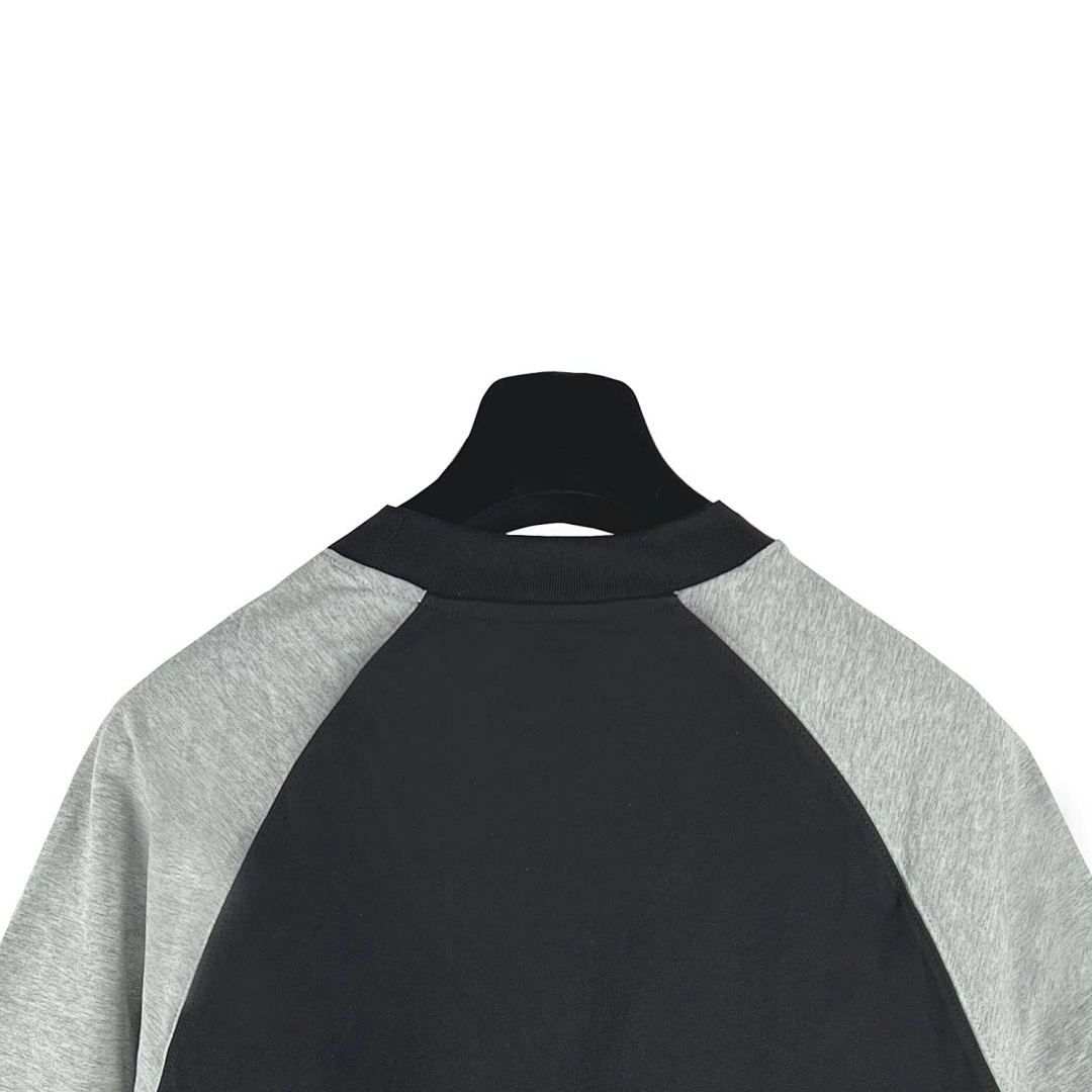 Balenciaga T-Shirt Style 047 detail view 2