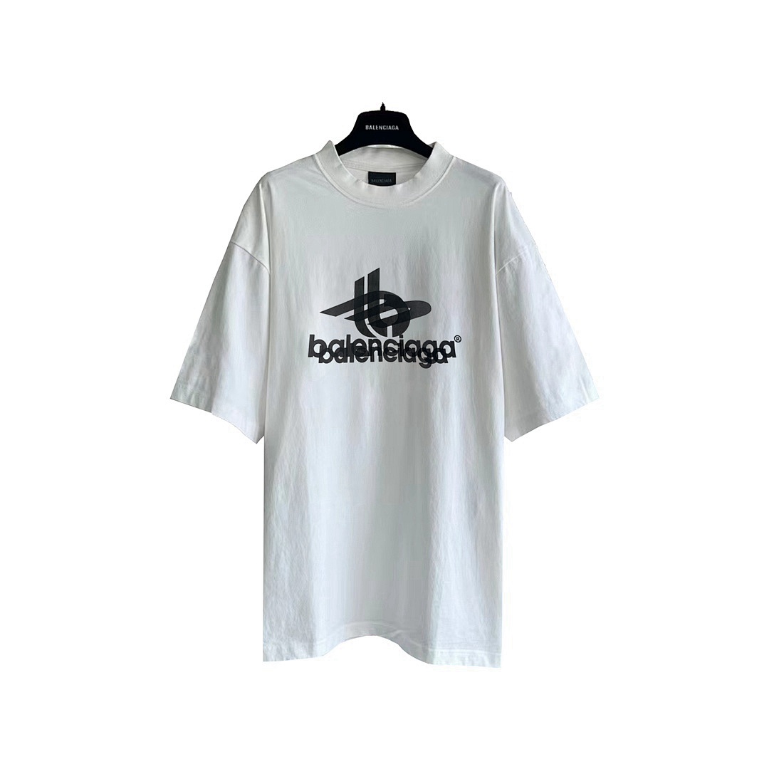 Balenciaga T-Shirt Style 050 detail view 2