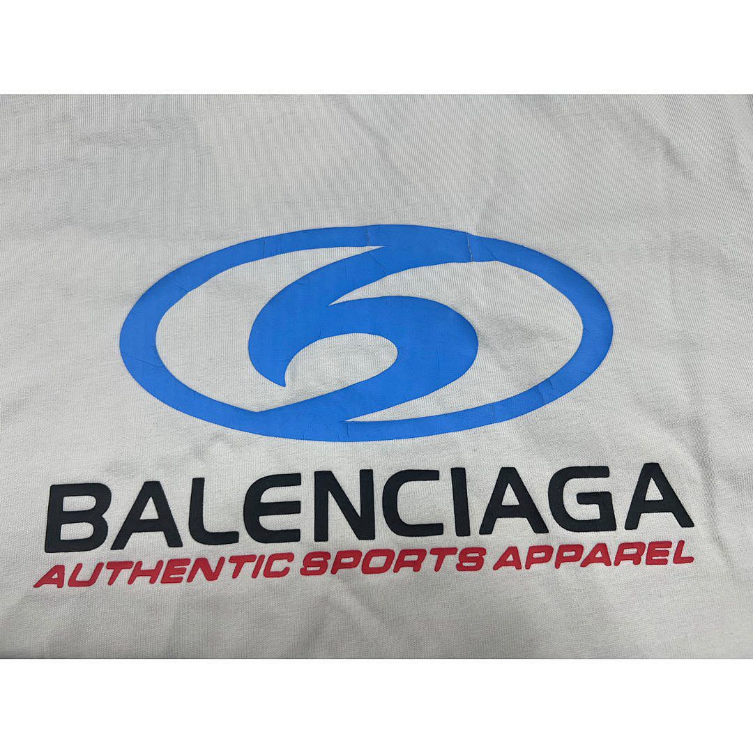 Balenciaga T-Shirt Style 070 detail view 2