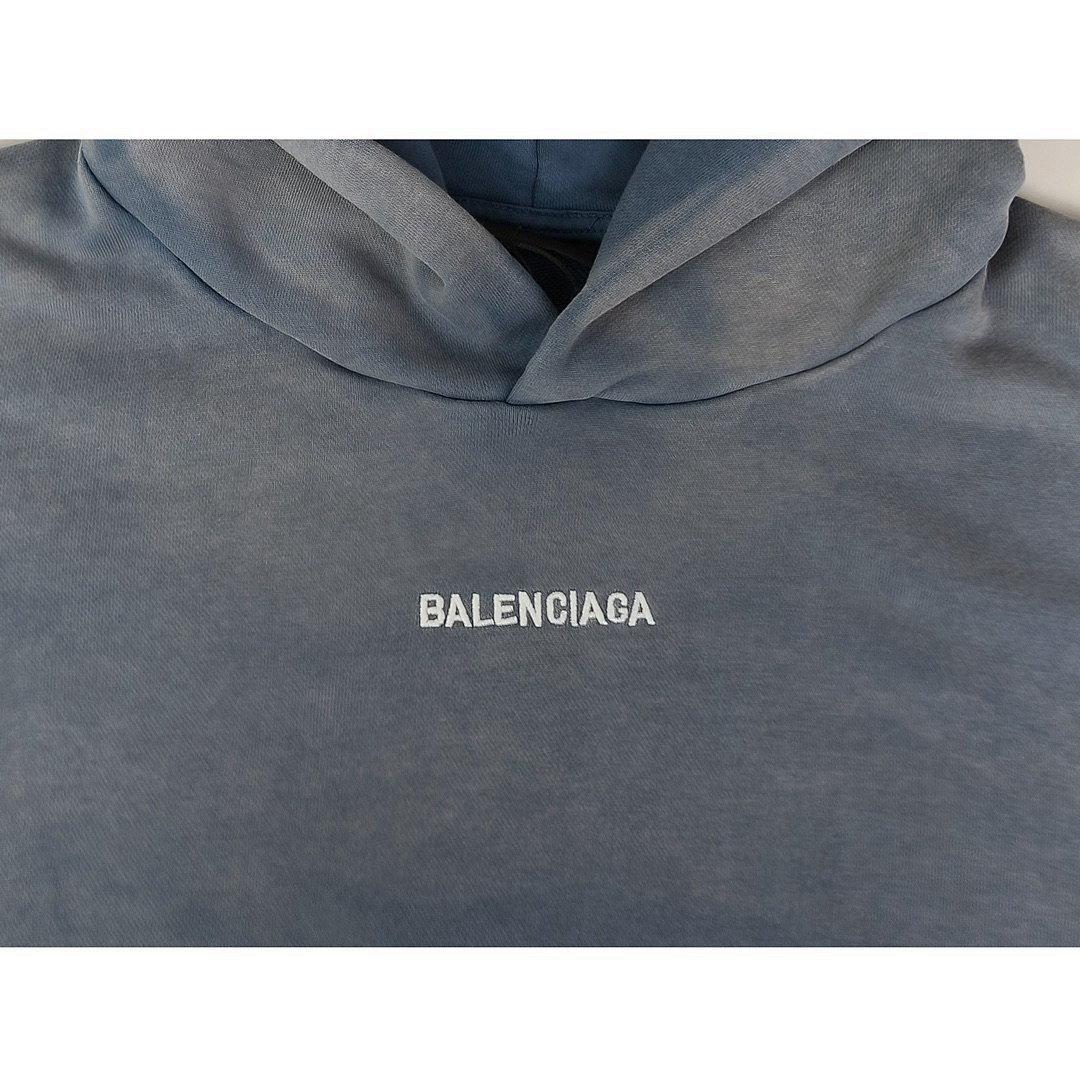 Balenciaga T-Shirt Style 071 detail view 2