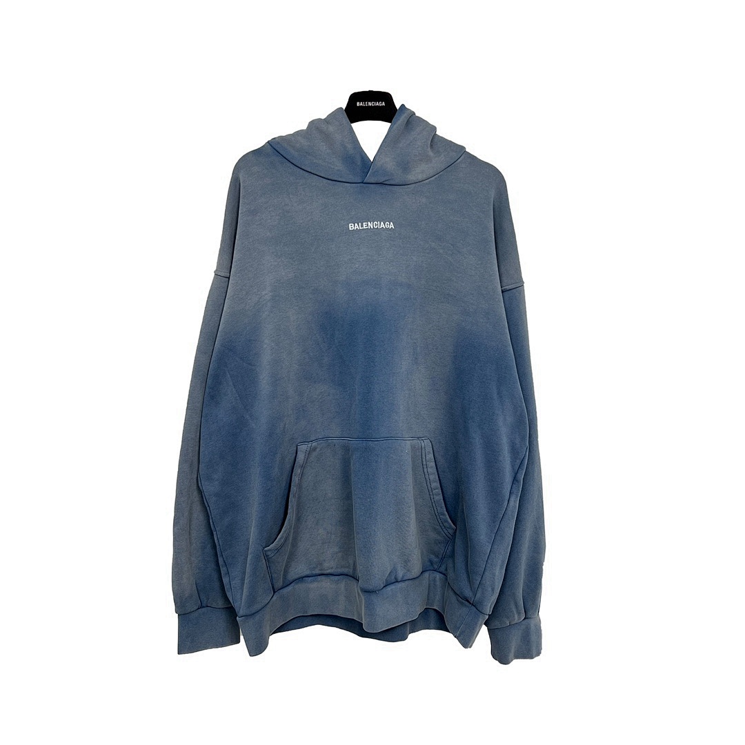 Balenciaga T-Shirt Style 071 detail view 3