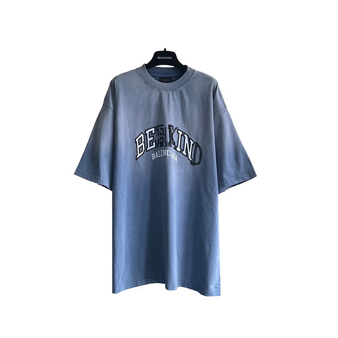 Balenciaga T-Shirt Style 072 detail view 3