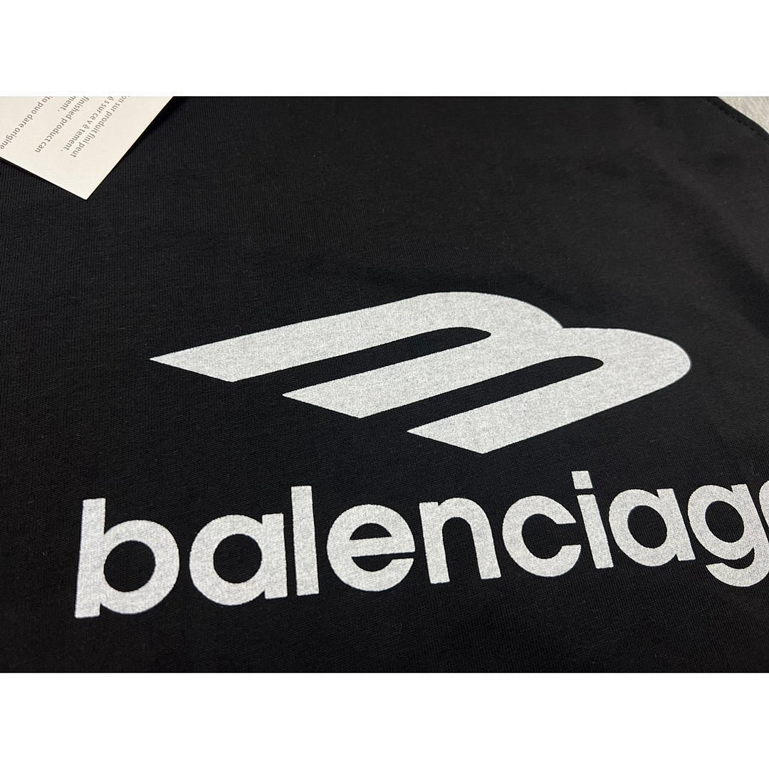 Balenciaga T-Shirt Style 074 detail view 2