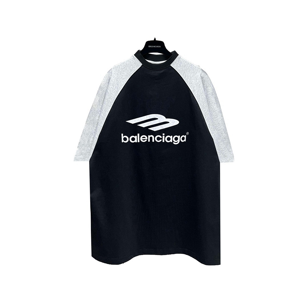 Balenciaga T-Shirt Style 074 detail view 3