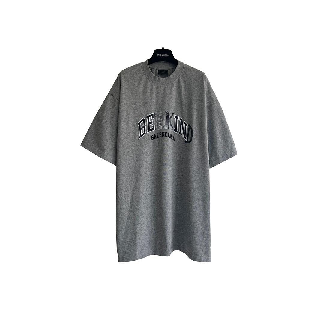 Balenciaga T-Shirt Style 075 detail view 3
