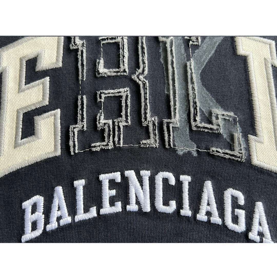 Balenciaga T-Shirt Style 076 detail view 1