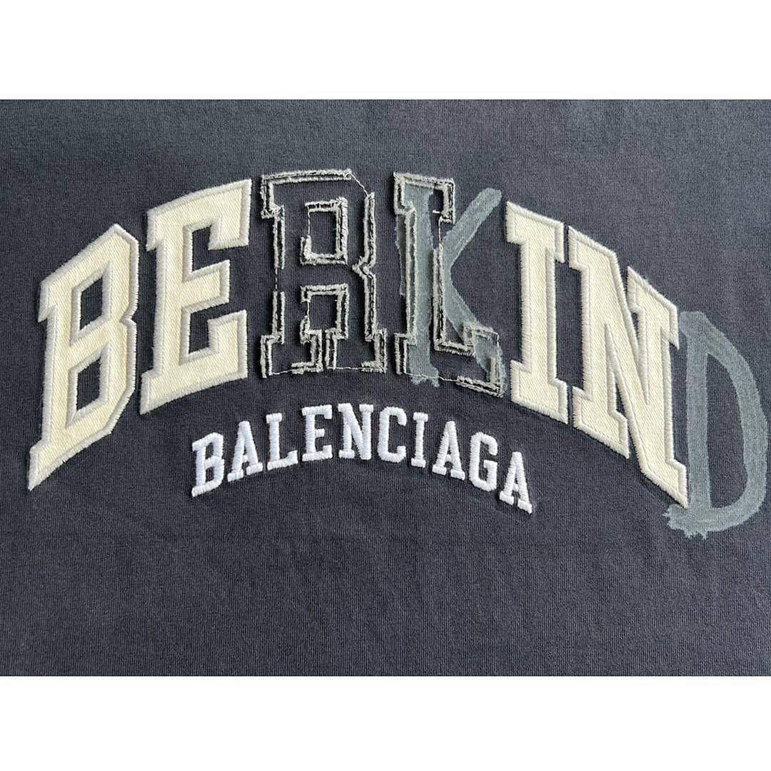 Balenciaga T-Shirt Style 076 detail view 2