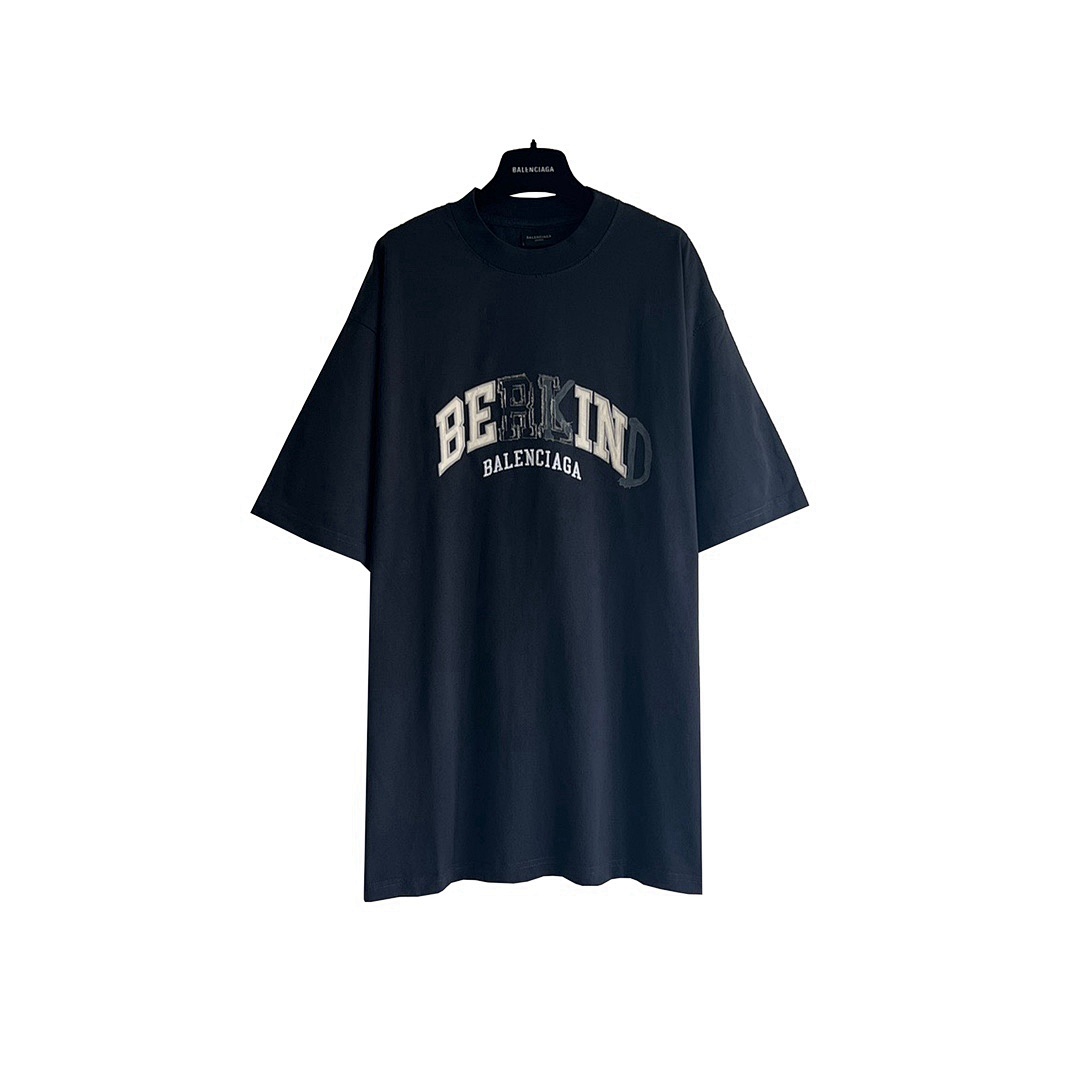 Balenciaga T-Shirt Style 076 detail view 3