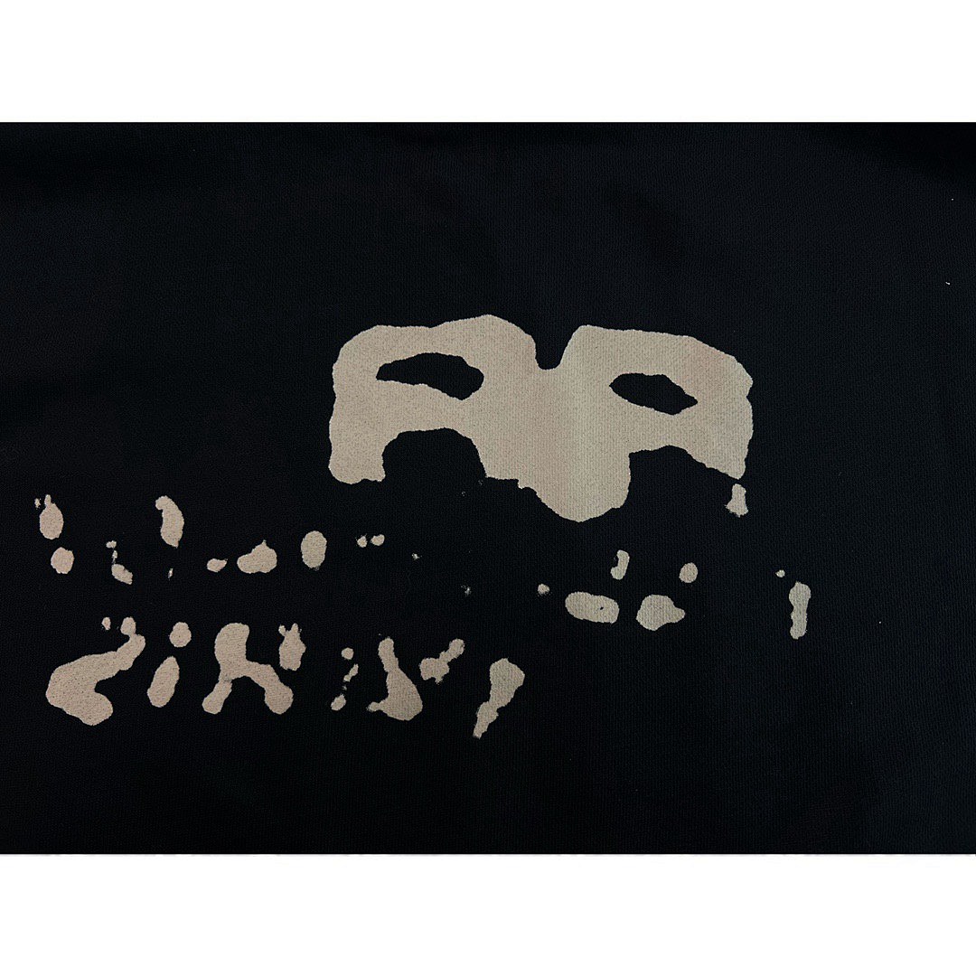 Balenciaga T-Shirt Style 081 detail view 1