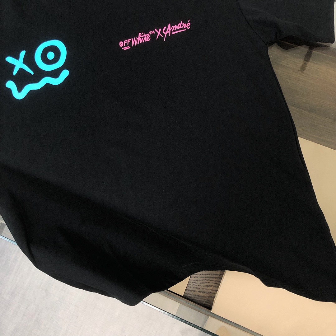Off-White T-Shirt Style 008 detail view 4