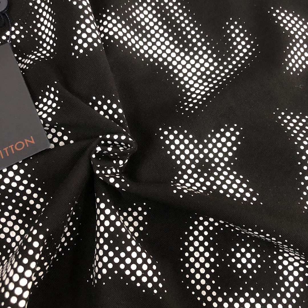 Louis Vuitton T-Shirt Style 010 detail view 4