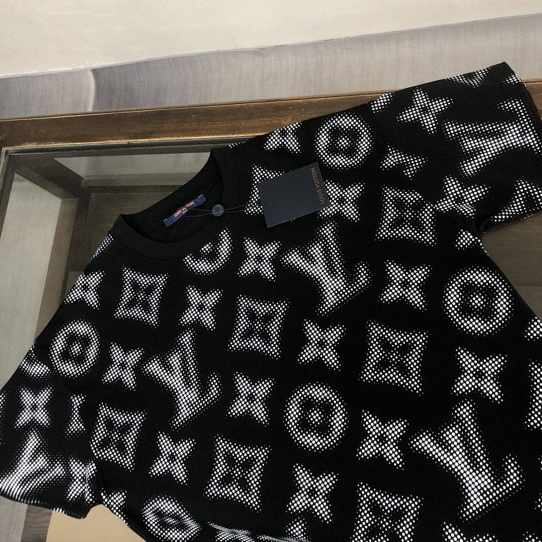Louis Vuitton T-Shirt Style 010 detail view 5