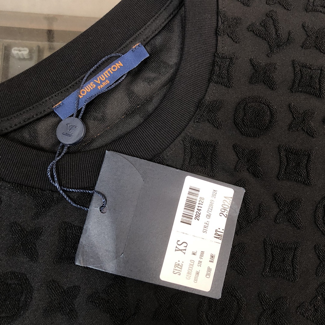 Louis Vuitton T-Shirt Style 016 detail view 3