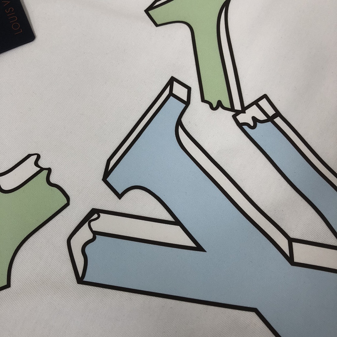 Louis Vuitton T-Shirt Style 030 detail view 1