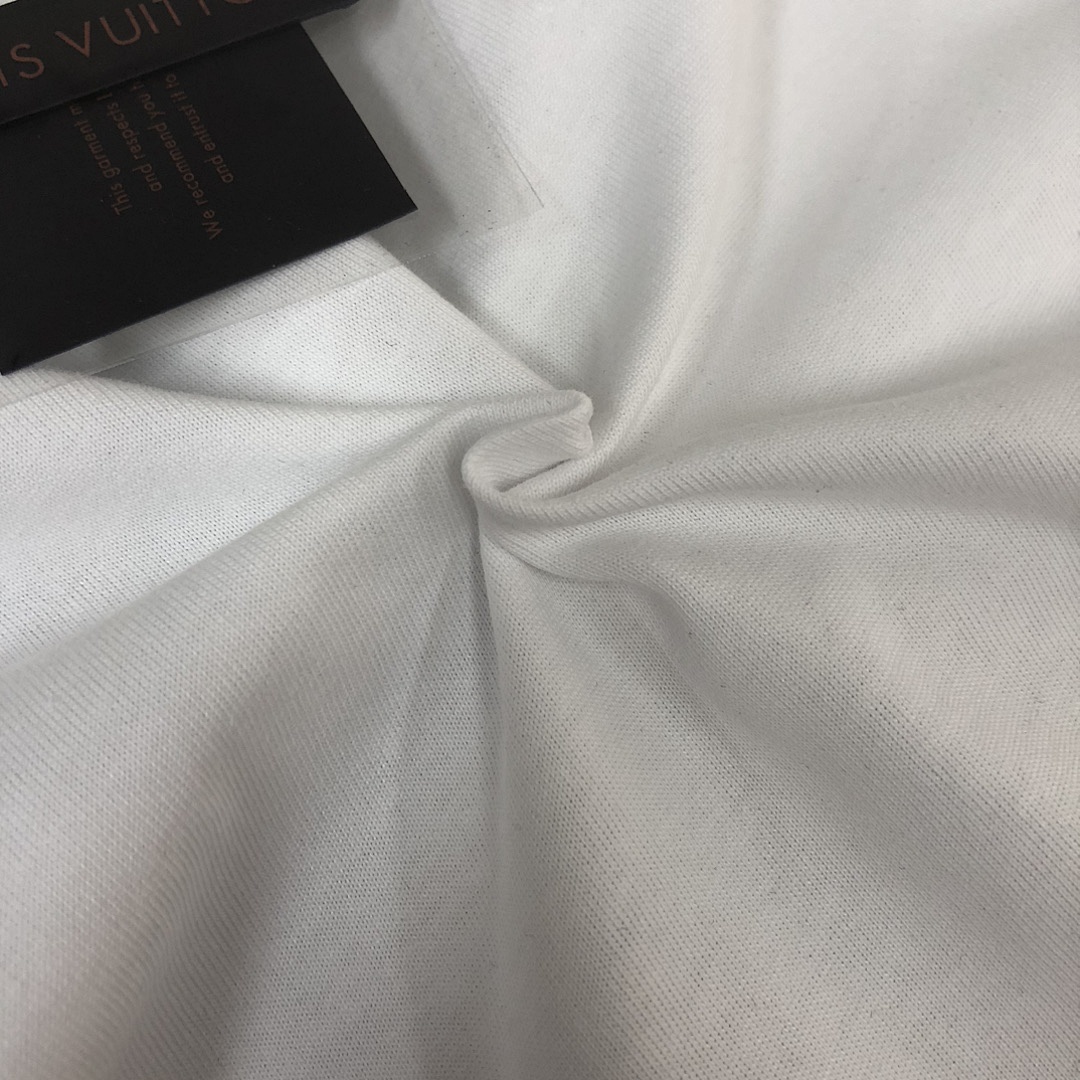 Louis Vuitton T-Shirt Style 032 detail view 1