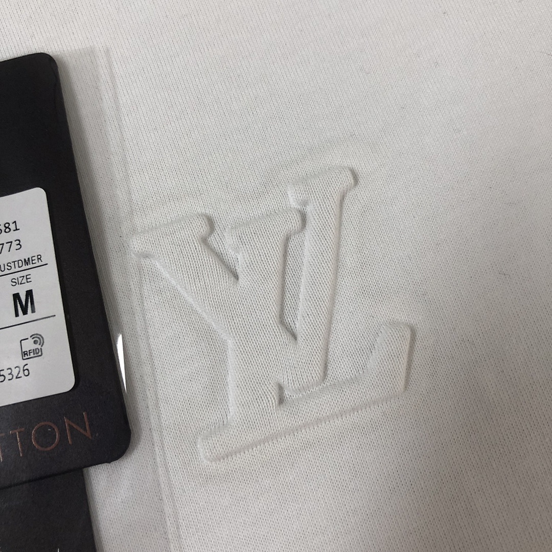 Louis Vuitton T-Shirt Style 032 detail view 2