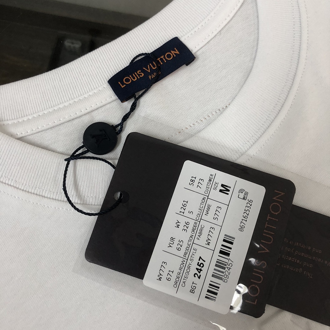 Louis Vuitton T-Shirt Style 032 detail view 3