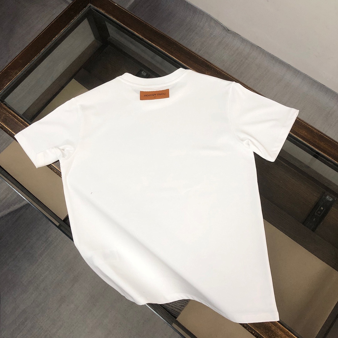 Louis Vuitton T-Shirt Style 040 detail view 4