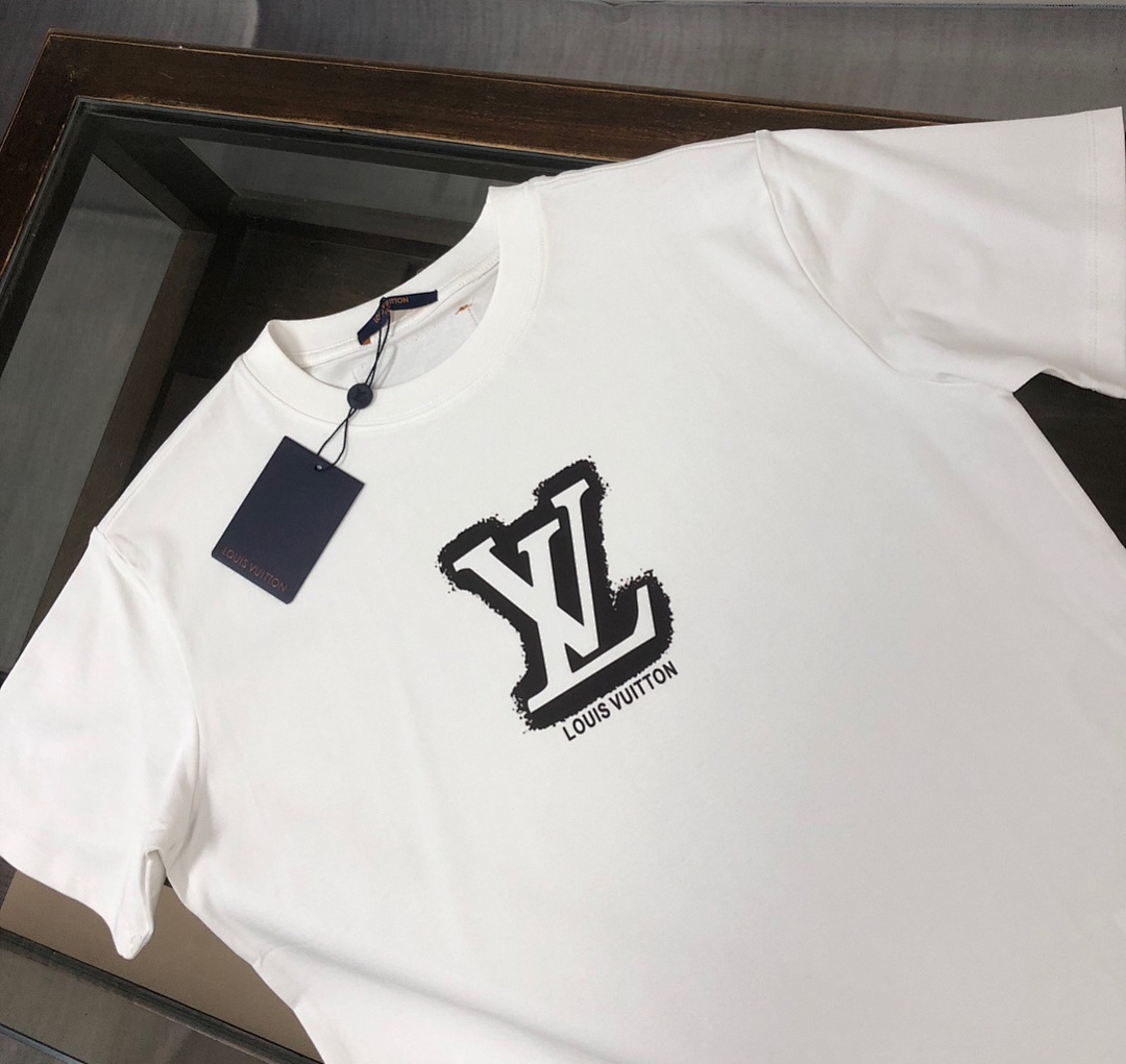 Louis Vuitton T-Shirt Style 044 detail view 7