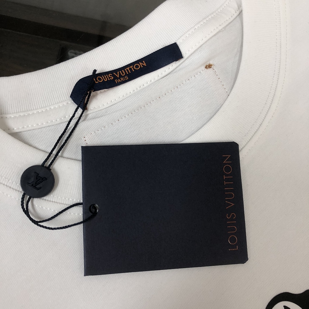 Louis Vuitton T-Shirt Style 048 detail view 4