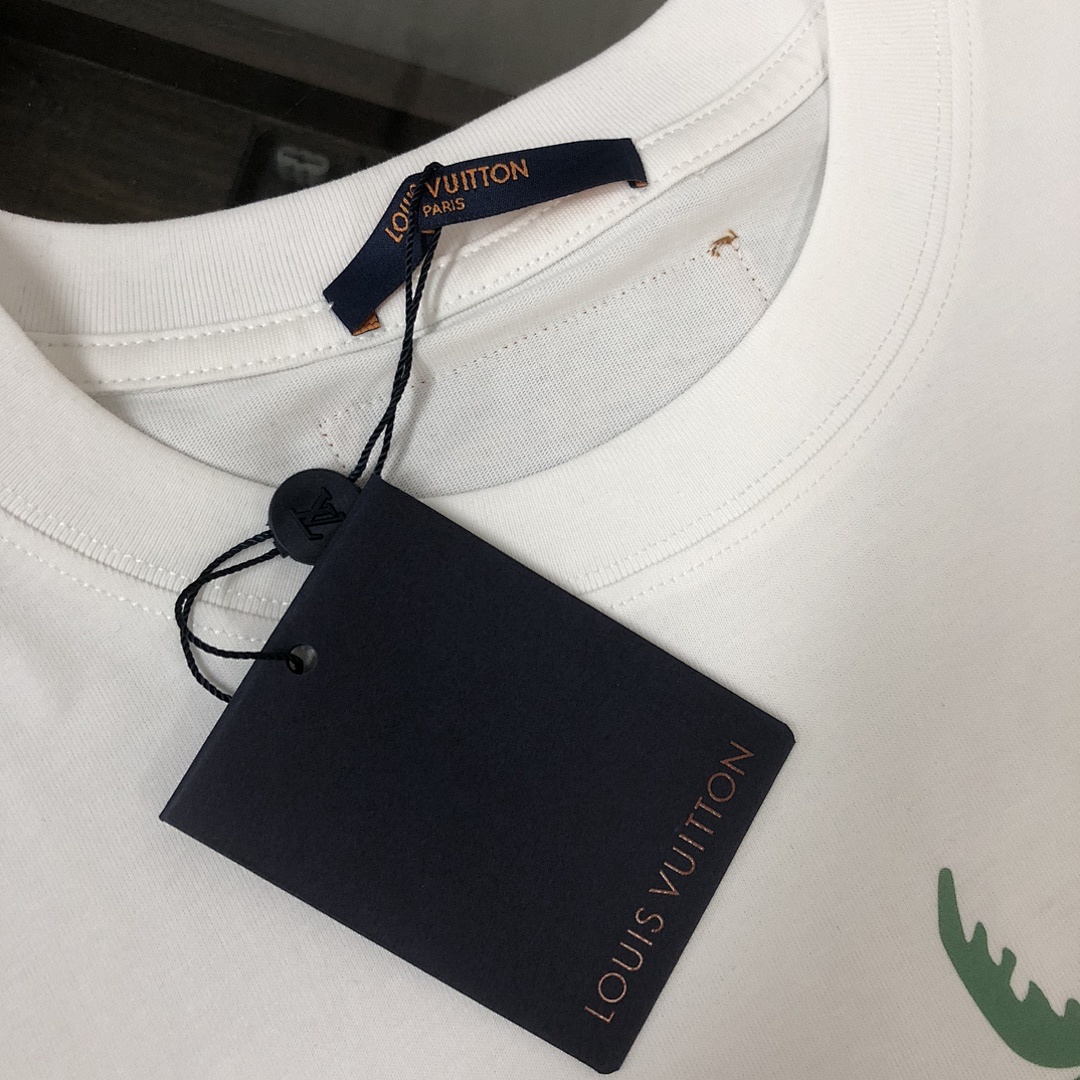 Louis Vuitton T-Shirt Style 050 detail view 3