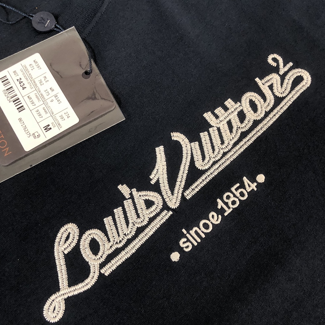 Louis Vuitton T-Shirt Style 051 detail view 2
