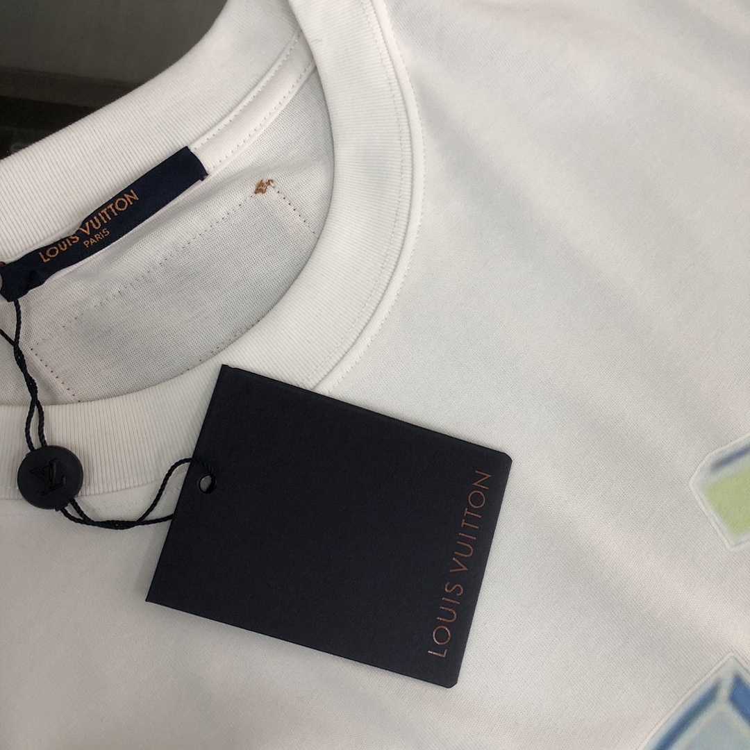 Louis Vuitton T-Shirt Style 052 detail view 2