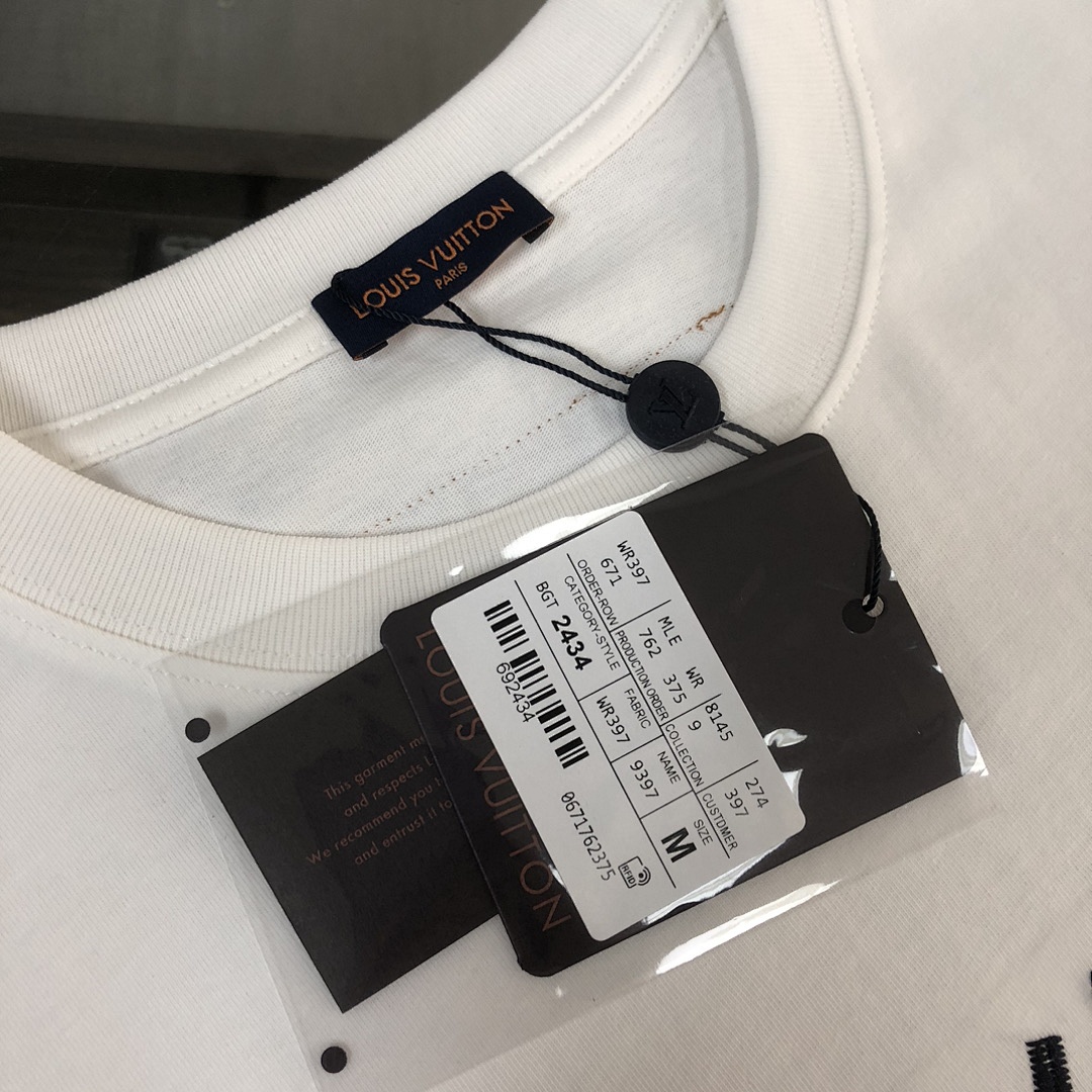 Louis Vuitton T-Shirt Style 053 detail view 3