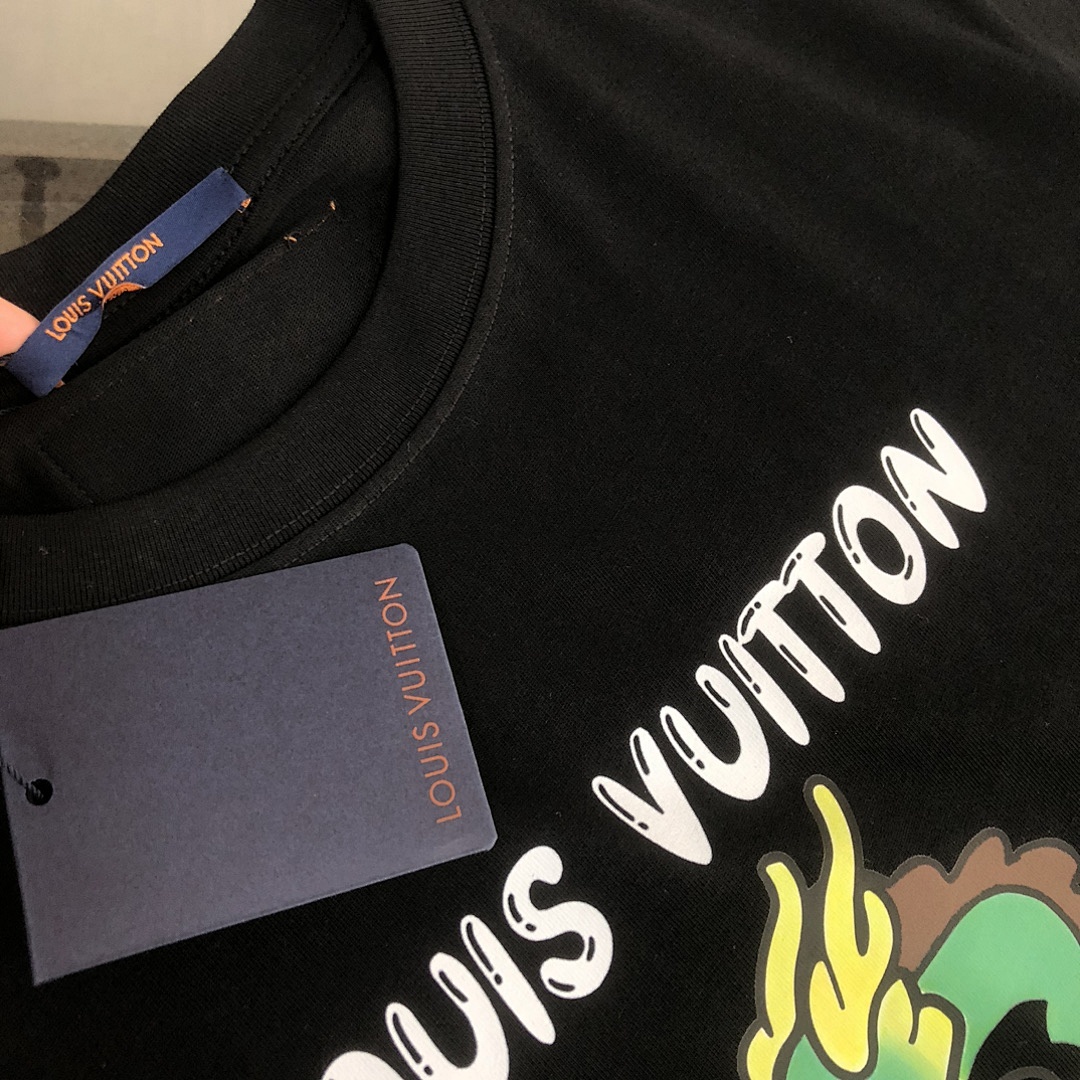 Louis Vuitton T-Shirt Style 060 detail view 2