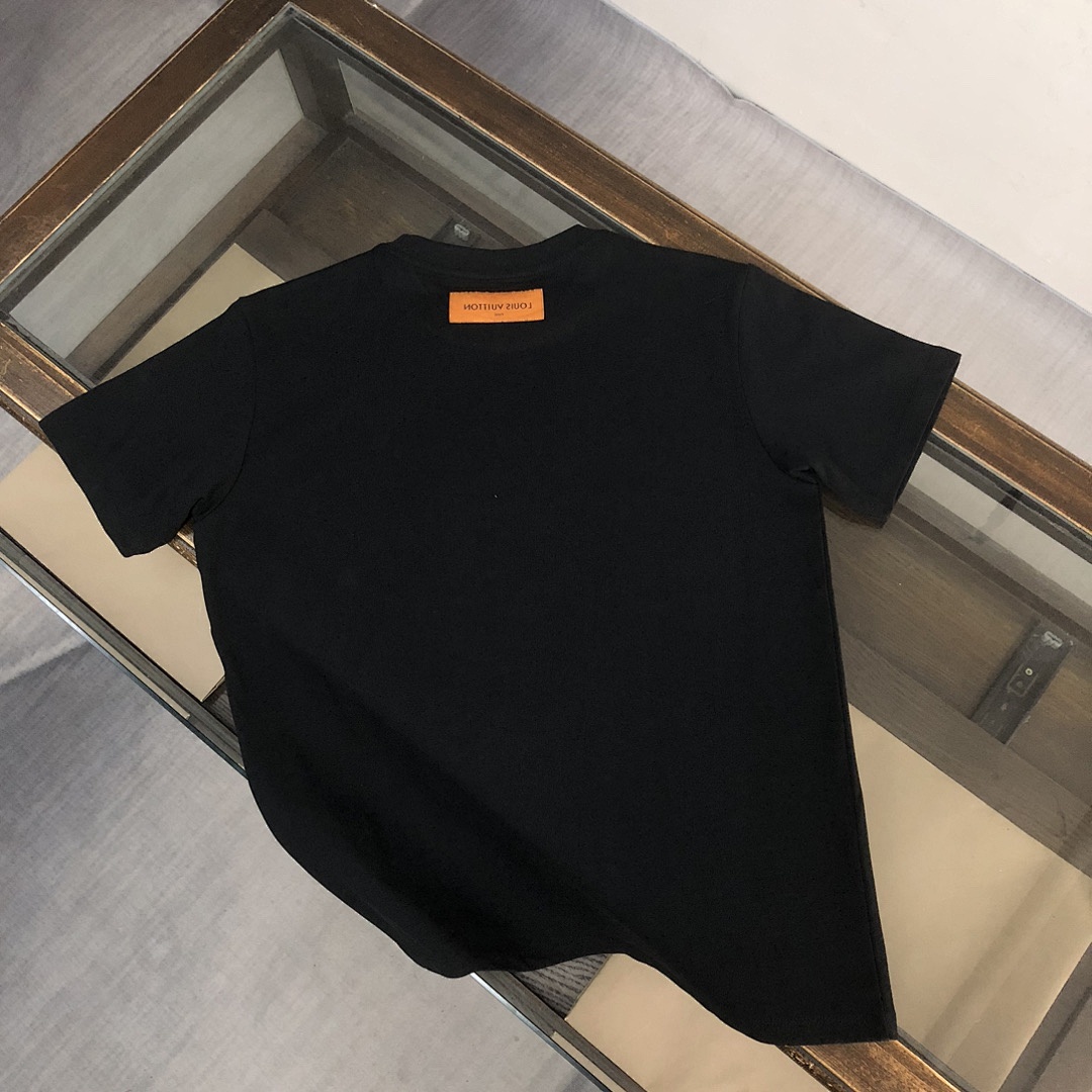 Louis Vuitton T-Shirt Style 060 detail view 4