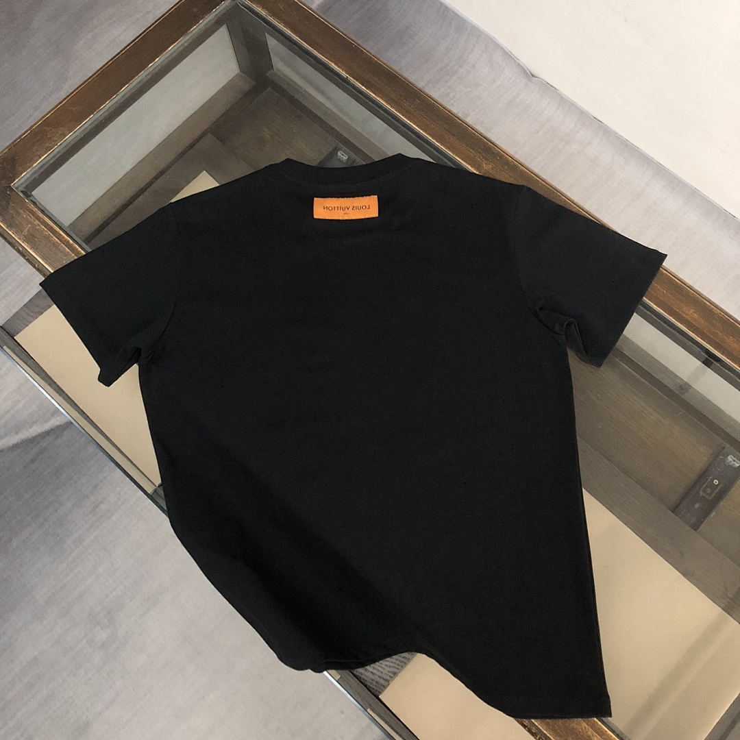 Louis Vuitton T-Shirt Style 063 detail view 4