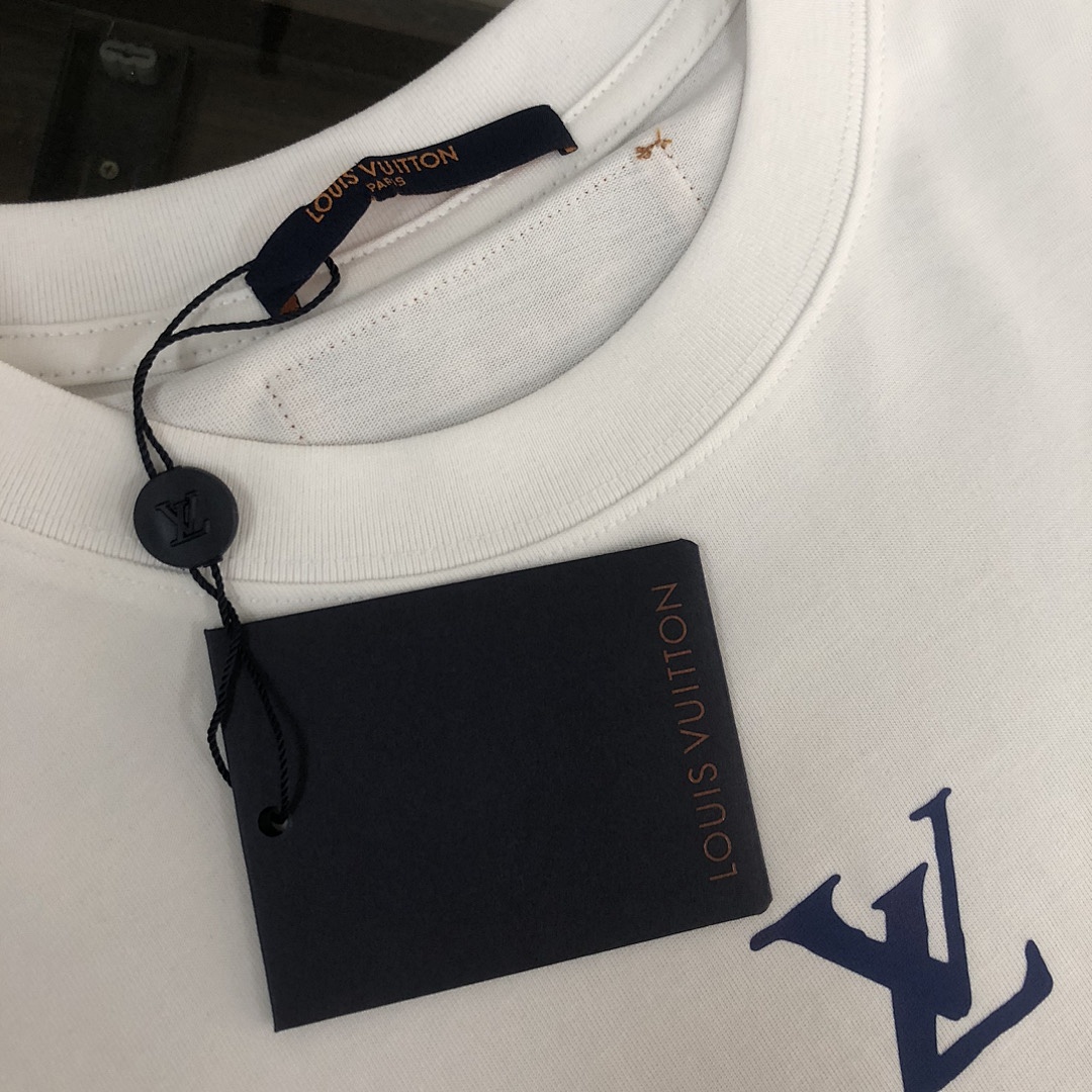 Louis Vuitton T-Shirt Style 068 detail view 4
