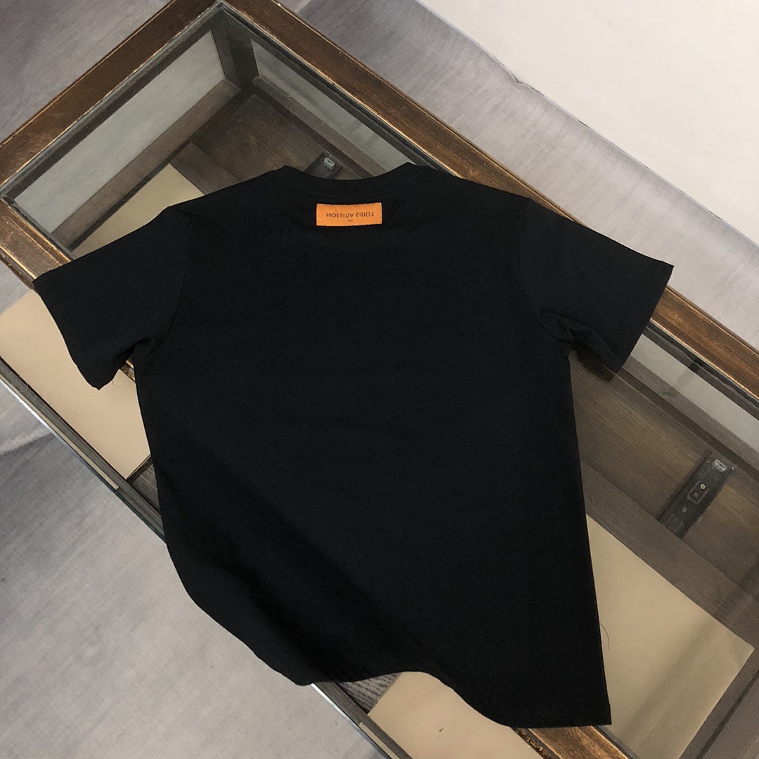 Louis Vuitton T-Shirt Style 073 detail view 5