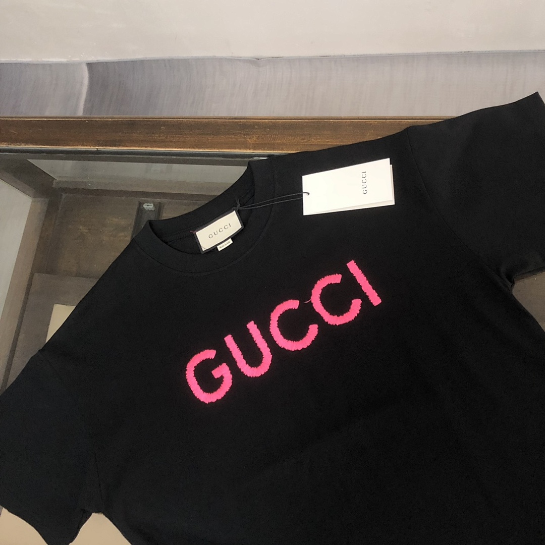 Gucci T-Shirt Style 108 detail view 6