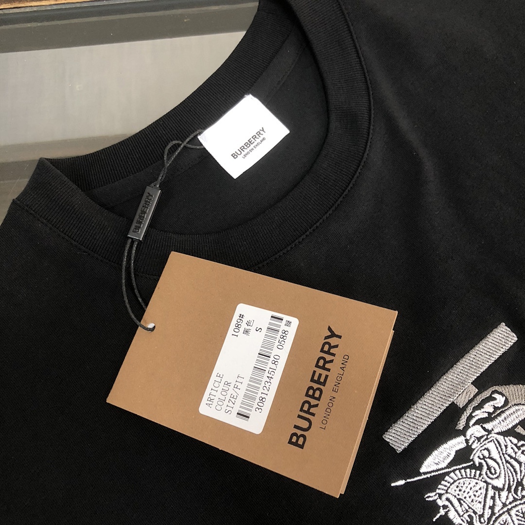 Burberry T-Shirt Style 003 detail view 4