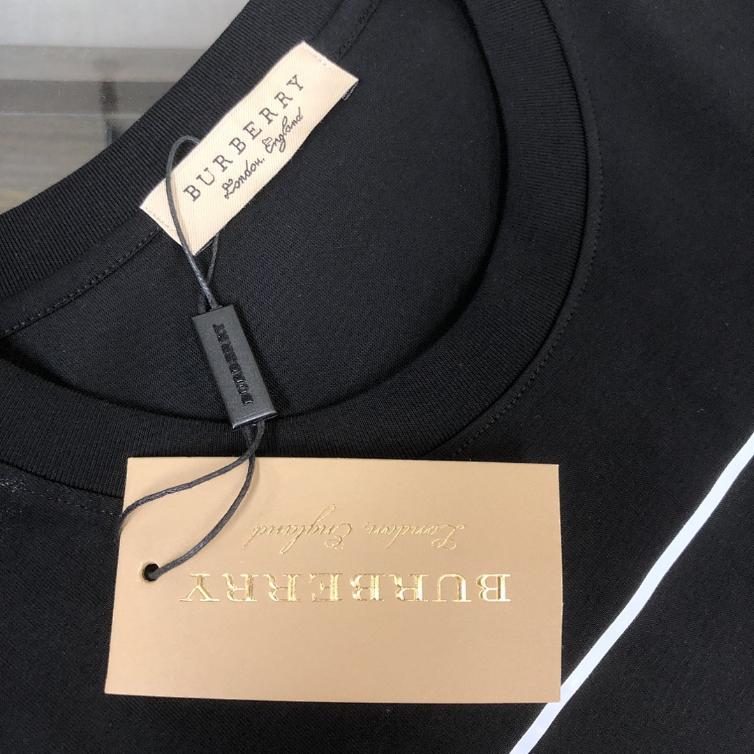 Burberry T-Shirt Style 008 detail view 4