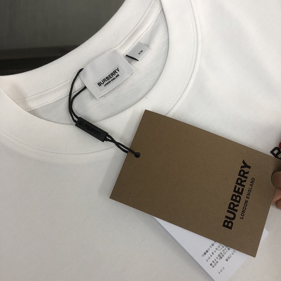 Burberry T-Shirt Style 010 detail view 4