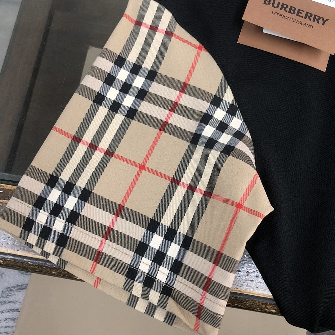 Burberry T-Shirt Style 011 detail view 1