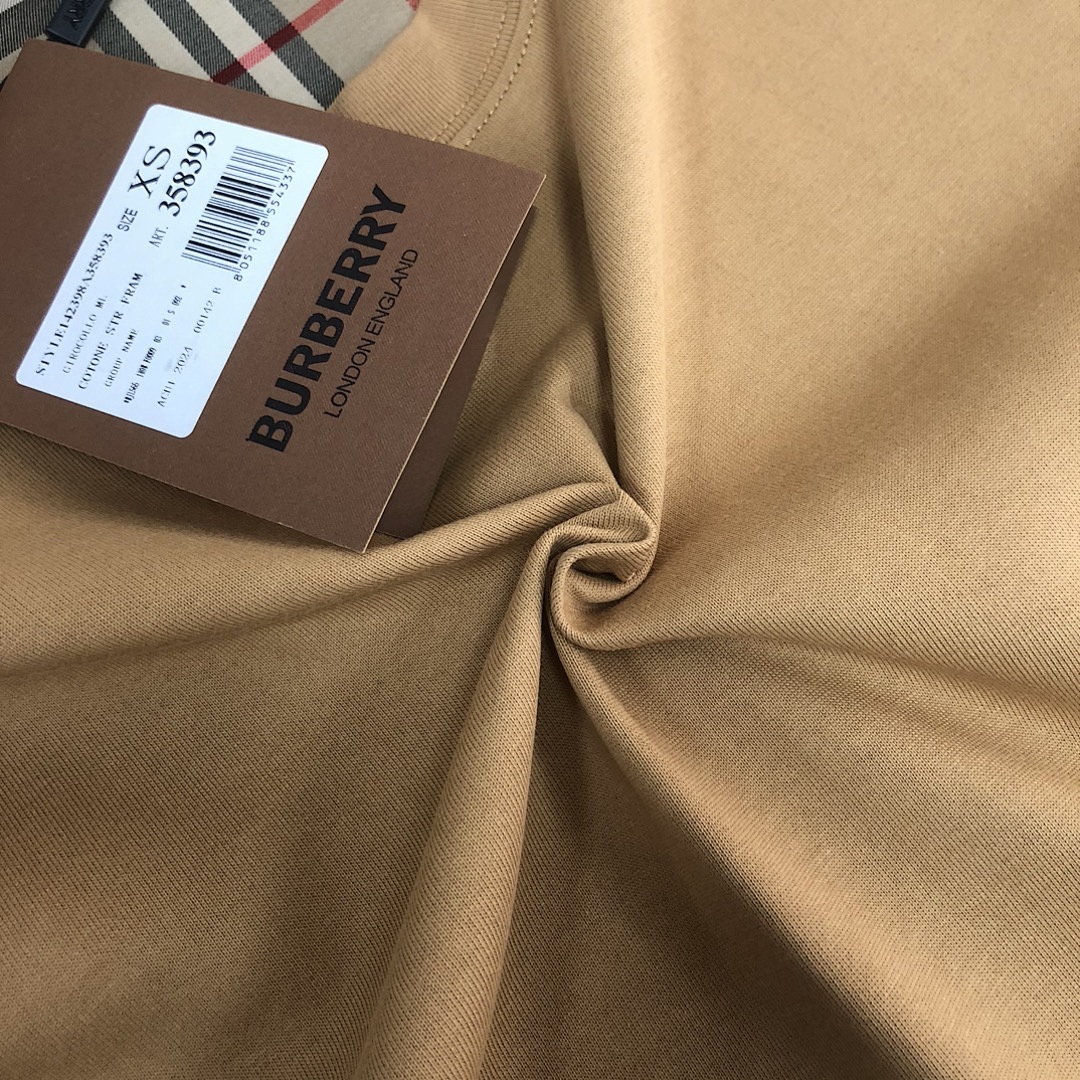 Burberry T-Shirt Style 013 detail view 2