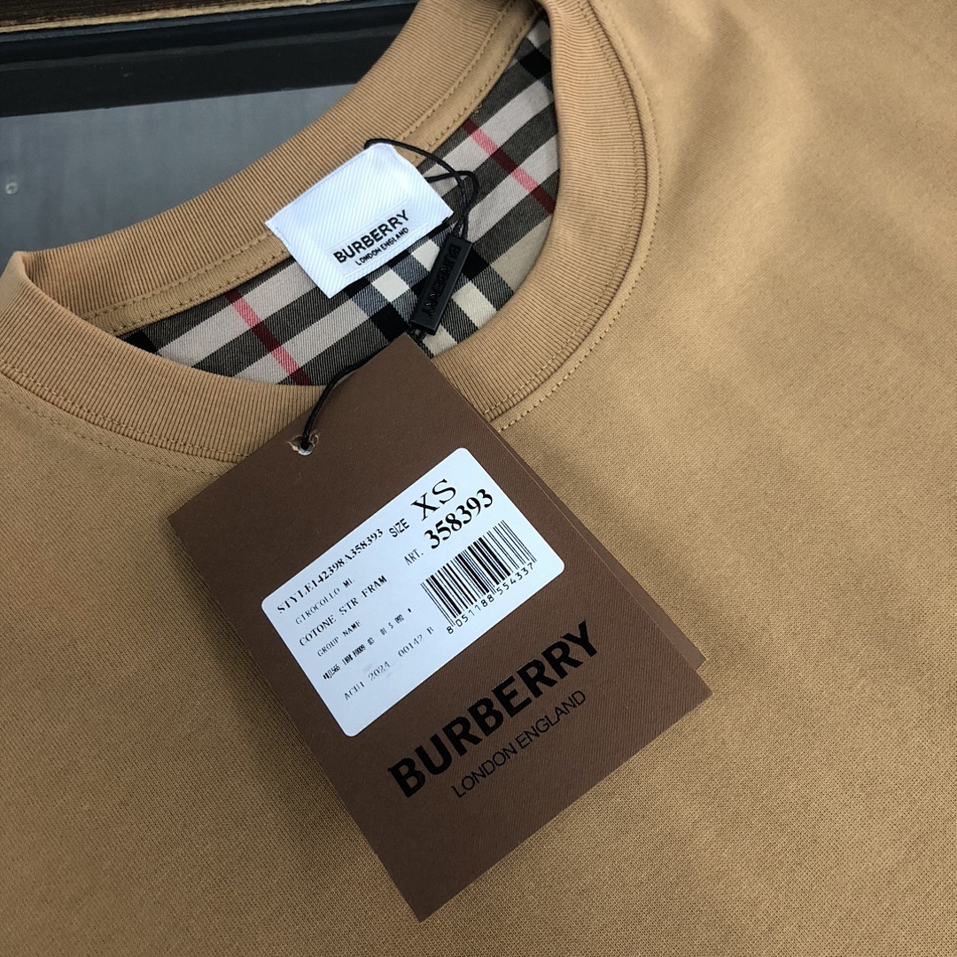 Burberry T-Shirt Style 013 detail view 3