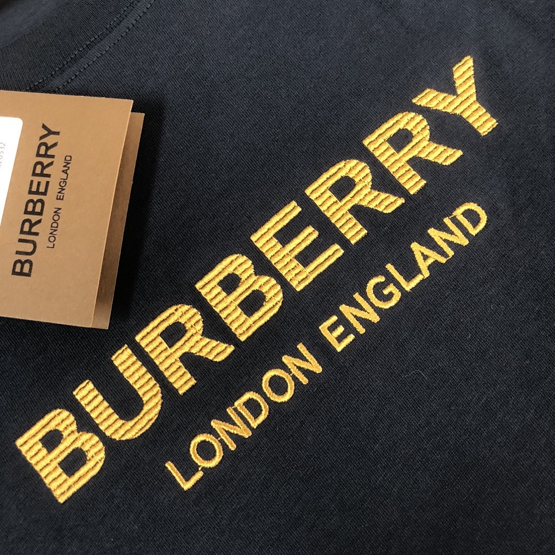 Burberry T-Shirt Style 029 detail view 2