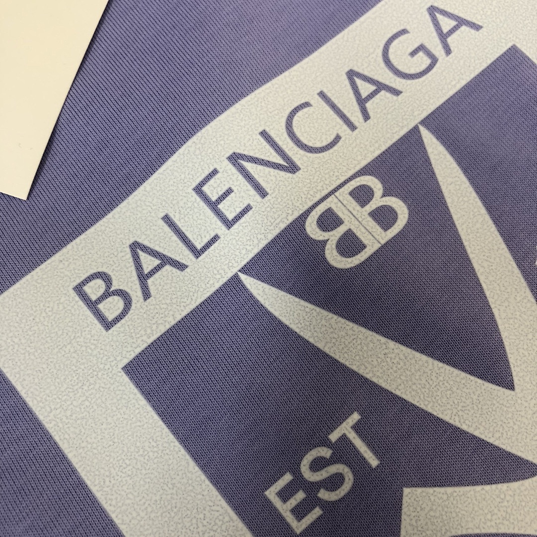 Balenciaga T-Shirt Style 111 detail view 1