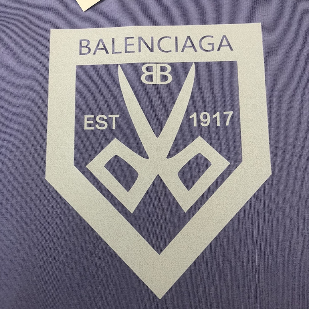 Balenciaga T-Shirt Style 111 detail view 2