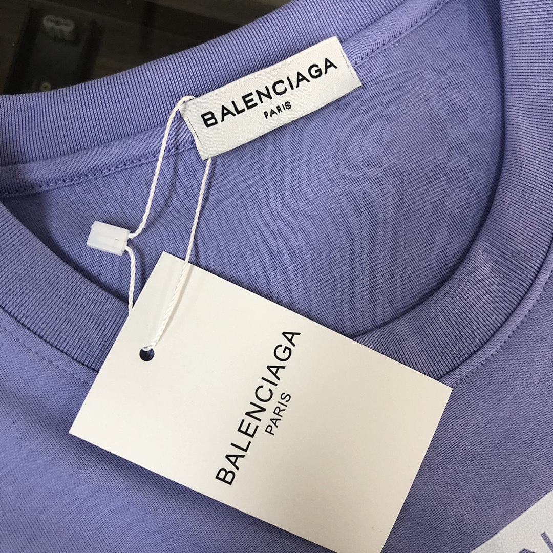 Balenciaga T-Shirt Style 111 detail view 3