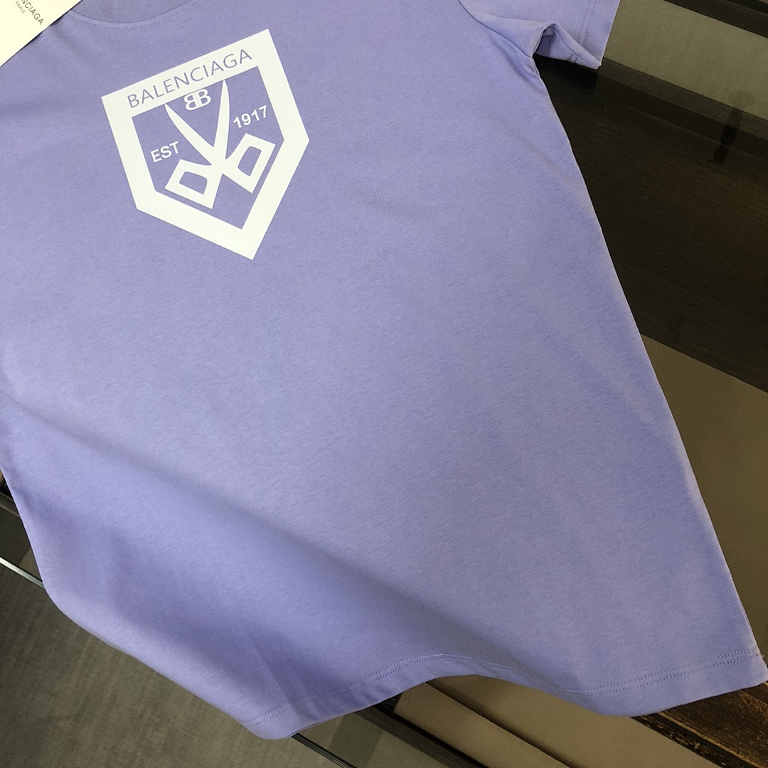 Balenciaga T-Shirt Style 111 detail view 5