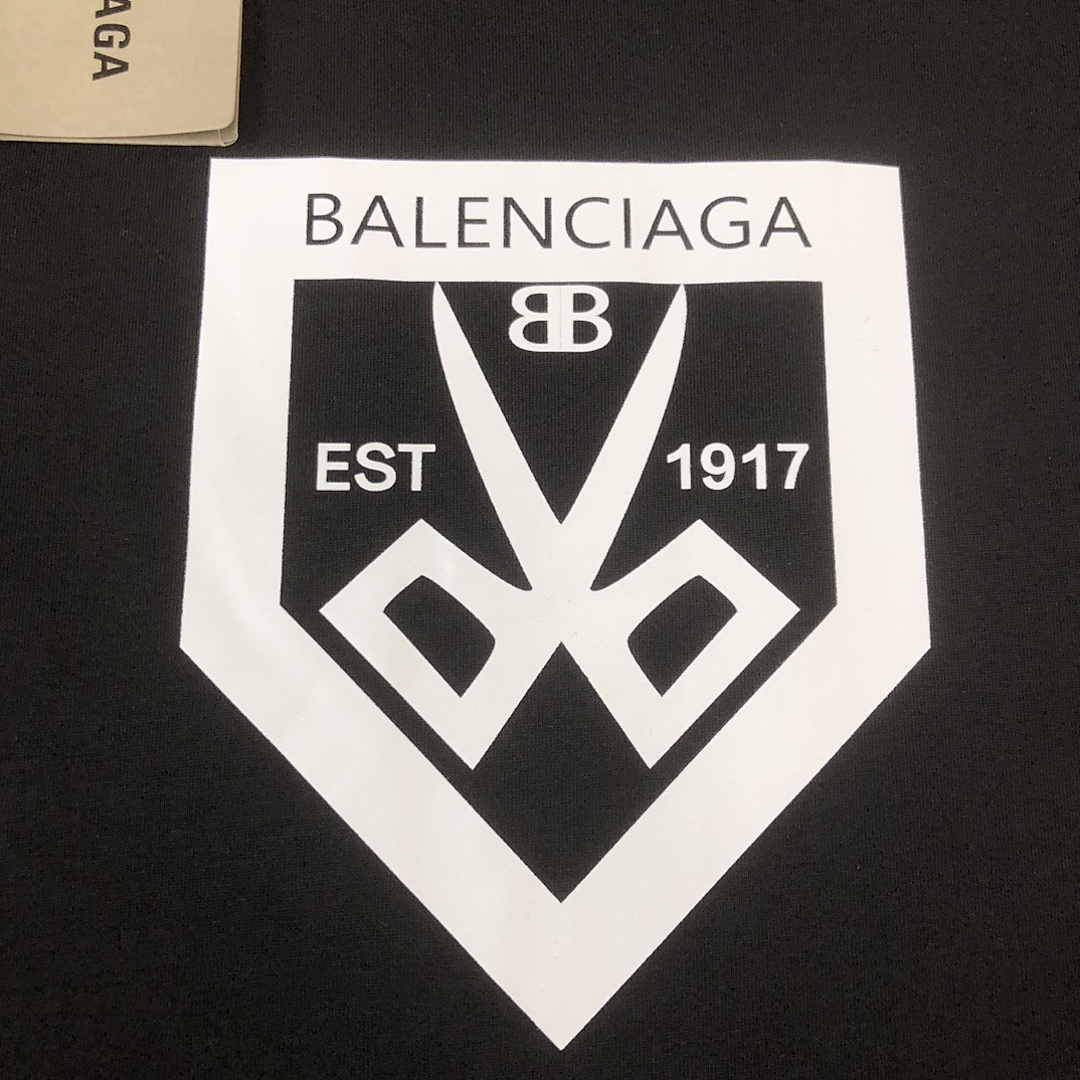 Balenciaga T-Shirt Style 112 detail view 1