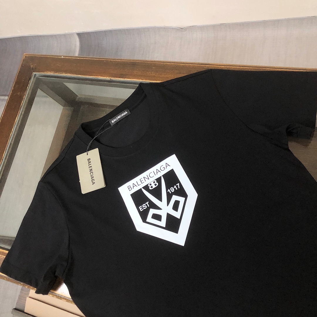 Balenciaga T-Shirt Style 112 detail view 6