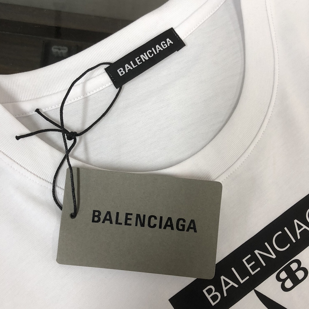 Balenciaga T-Shirt Style 113 detail view 1