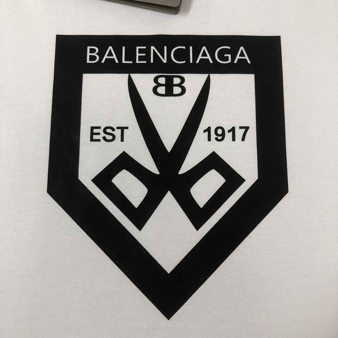Balenciaga T-Shirt Style 113 detail view 3