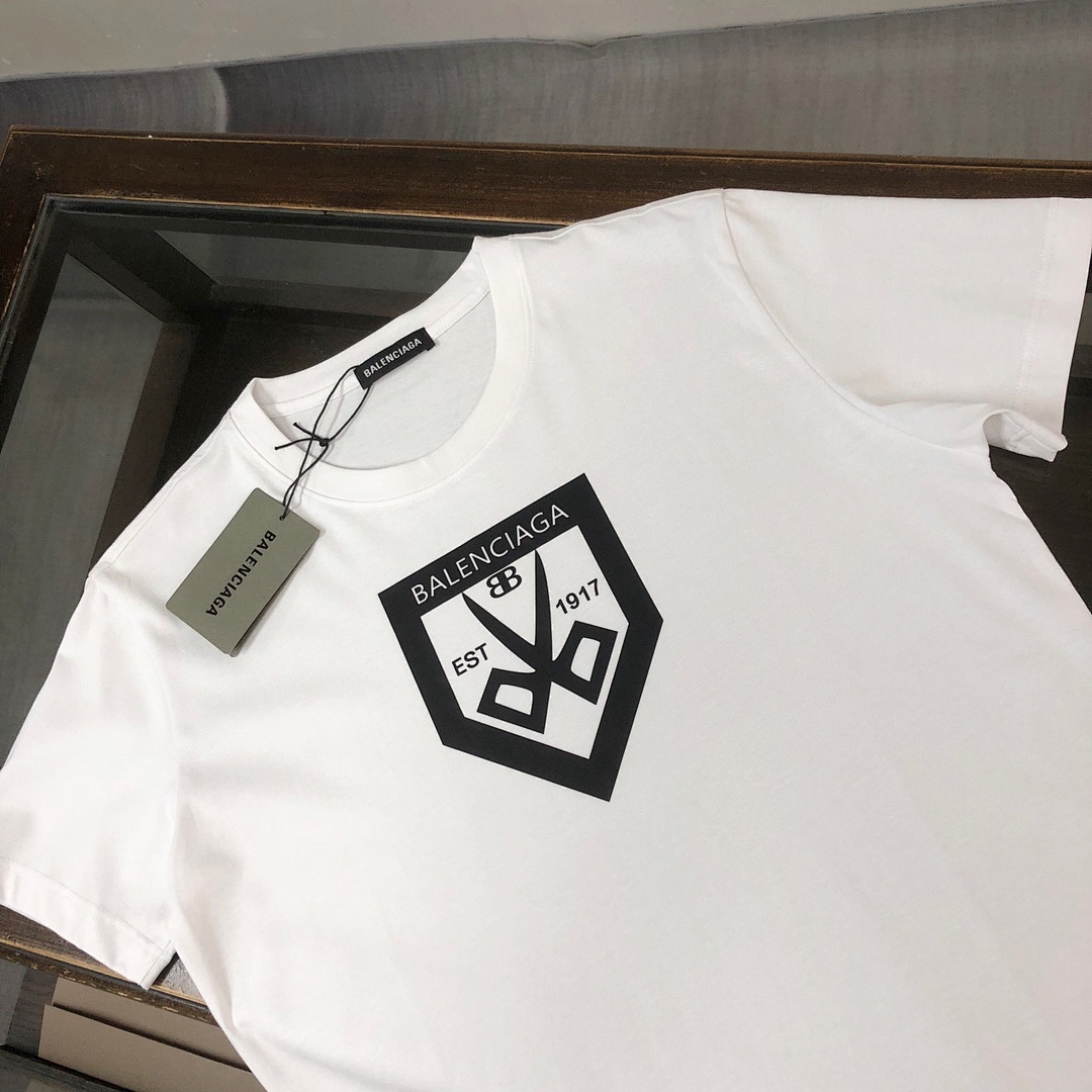 Balenciaga T-Shirt Style 113 detail view 6